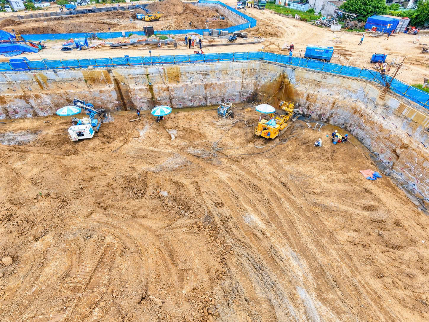 ĐÀO ĐÁT, KHOAN NEO KHU NHÀ Ở VĂN LA