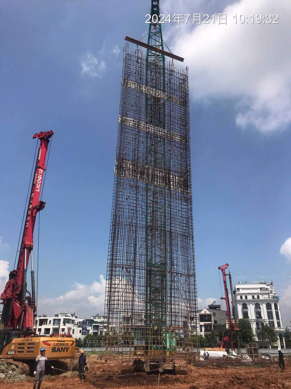 Tháp trung tâm thương mại tài chính và căn hộ đa chức năng Quảng trường Hùng Vương