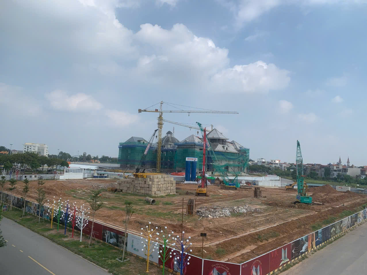 Tháp trung tâm thương mại tài chính và căn hộ đa chức năng Quảng trường Hùng Vương