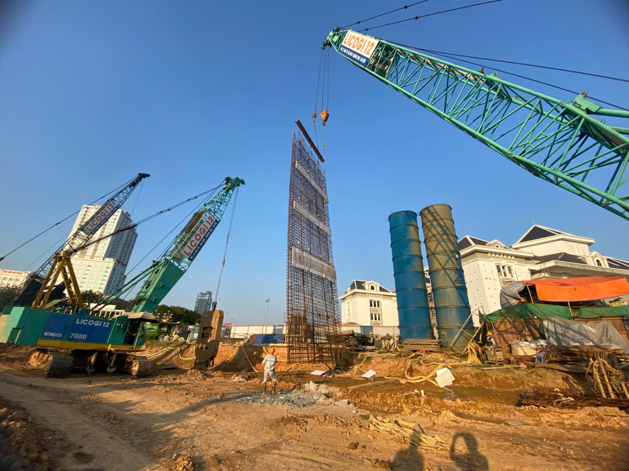 Tháp trung tâm thương mại tài chính và căn hộ đa chức năng Quảng trường Hùng Vương